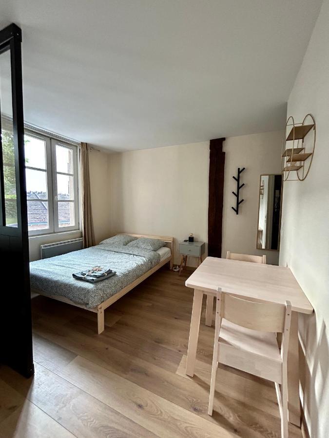 שארטר Appartement Bords De L'Eure Charmant Studio מראה חיצוני תמונה